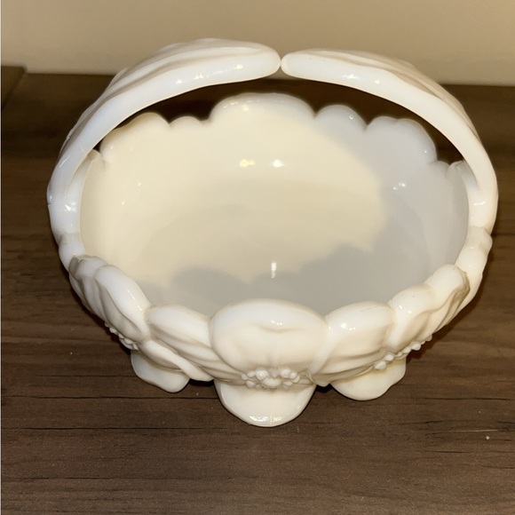 Vtg Westmoreland Milk Glass Dogwood Daisy Flower Split Handle Candy Trinket Dish - Picture 3 of 5